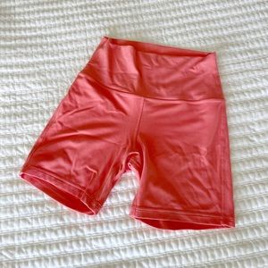 Lululemon 6” align shorts, RARE coral color, EXCELLENT quality , size 6